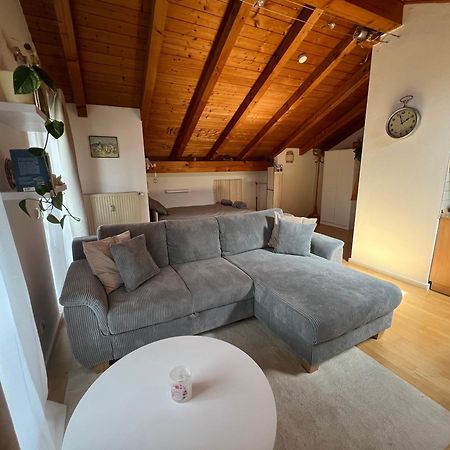 Gemuetliche Dachgeschosswohnung Mit Balkon Ainring Exterior foto